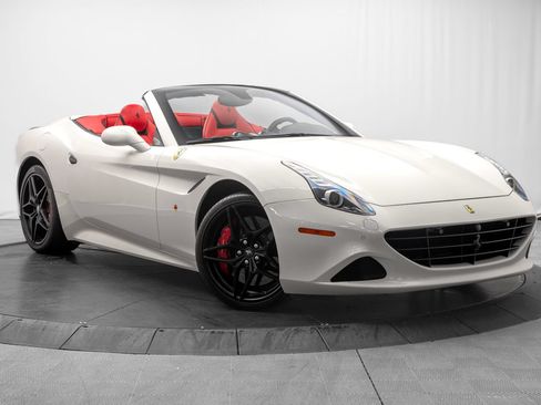 Used 2016 Ferrari California T RWD image 1