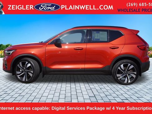 Used 2023 Volvo XC40 B5 Plus w/ Protection Package Premier image 2