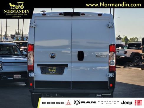 Used 2024 RAM ProMaster 2500 w/ Convenience Group FWD image 5