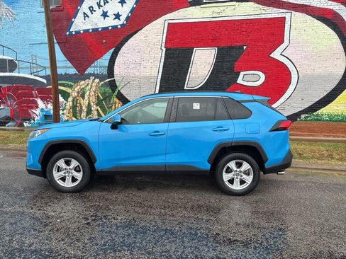 Used 2019 Toyota RAV4 XLE image 3