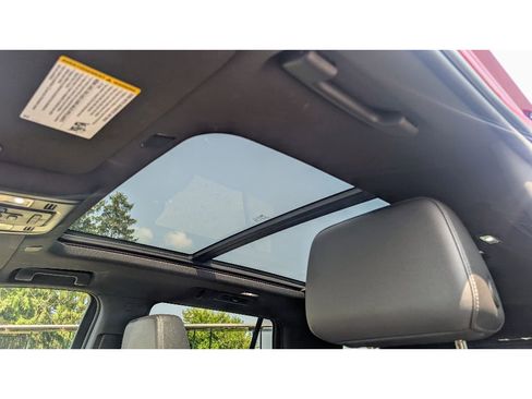 Used 2022 Chevrolet Tahoe Z71 w/ Luxury Package image 17