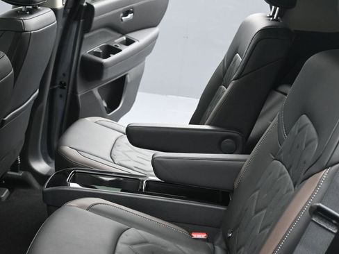 New 2026 Nissan Pathfinder Platinum image 20