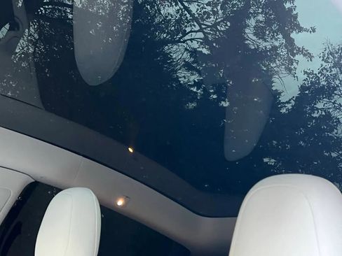 Used 2021 Tesla Model Y Performance image 29