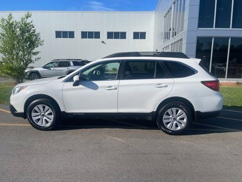 Used 2017 Subaru Outback 2.5i Premium AWD/4WD image 8
