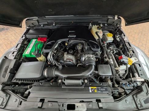 Used 2018 Jeep Wrangler Unlimited Sahara image 22