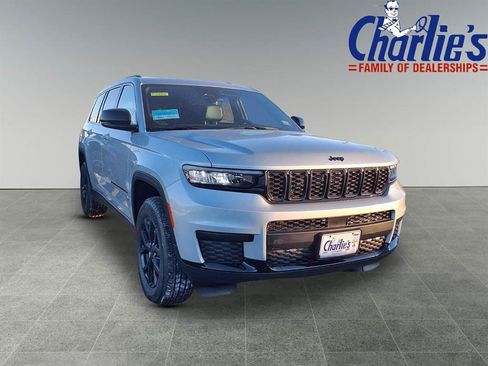 New 2025 Jeep Grand Cherokee L Altitude image 3