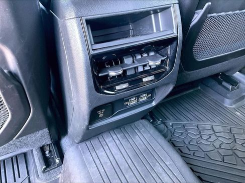 Used 2025 Jeep Grand Cherokee Altitude AWD/4WD image 26