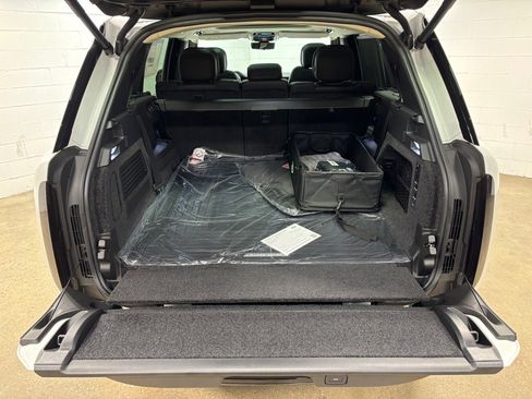 New 2025 Land Rover Range Rover Long Wheelbase SE image 42