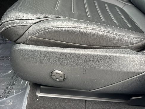 Used 2025 Mercedes-Benz GLC 350e 4MATIC image 14