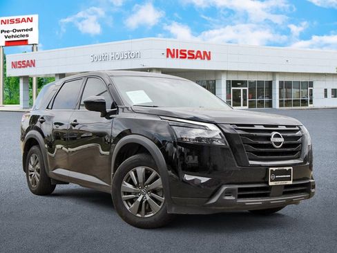 Certified 2024 Nissan Pathfinder S FWD image 1