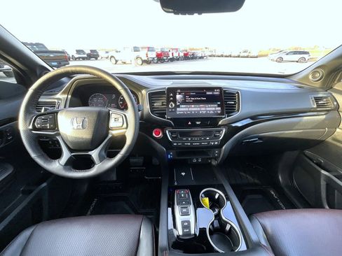 Used 2025 Honda Ridgeline Black Edition image 13