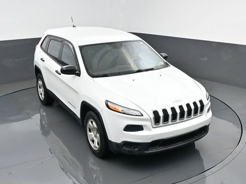Used 2015 Jeep Cherokee Sport image 16