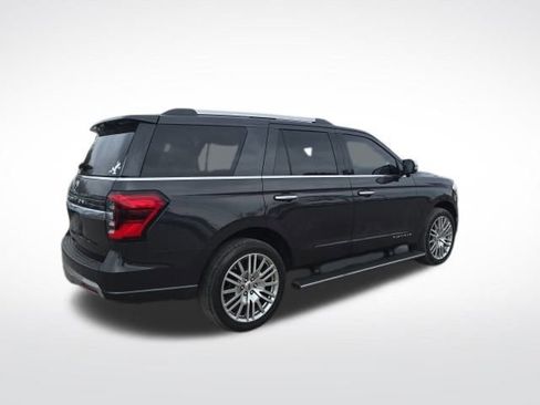 Used 2024 Ford Expedition Platinum image 3