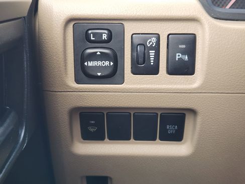 Used 2011 Toyota 4Runner SR5 AWD/4WD image 21