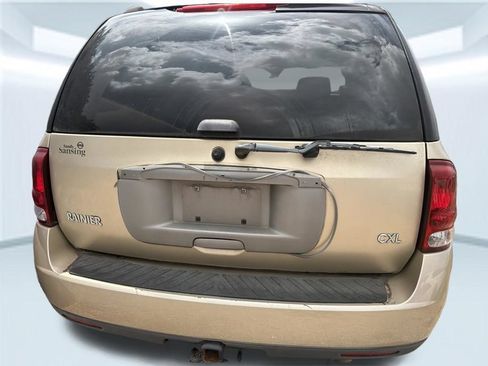 Used 2004 Buick Rainier CXL w/ Sun And Satellite Package RWD image 8