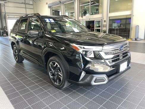 Used 2025 Subaru Forester Limited AWD/4WD image 1