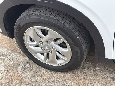 Used 2025 Hyundai Venue SE FWD image 10