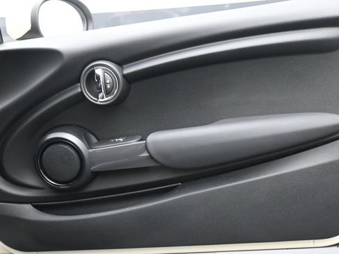 Used 2020 MINI Cooper 2-Door Hardtop FWD image 23