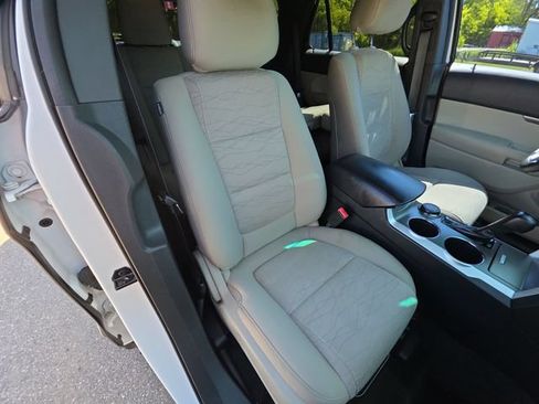 Used 2013 Ford Explorer 4WD w/ Class III Trailer Tow Pkg image 24
