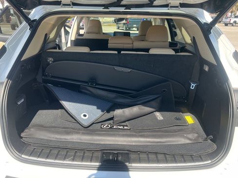 Used 2022 Lexus RX 350L Luxury image 13