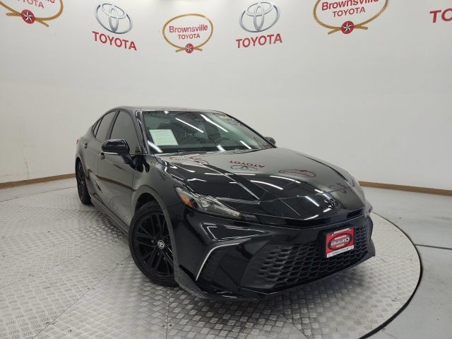Used 2025 Toyota Camry SE w/ Convenience Package FWD image 1