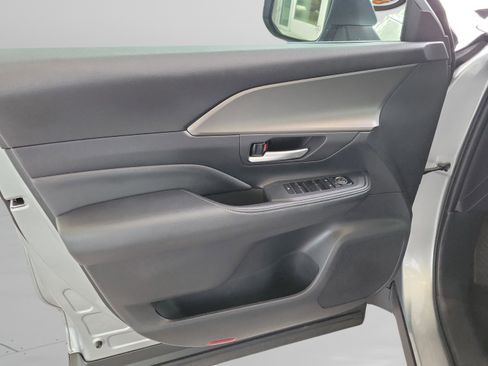 Certified 2025 Toyota Grand Highlander XLE image 27