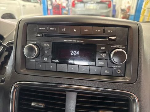 Used 2017 Dodge Grand Caravan SXT FWD image 22