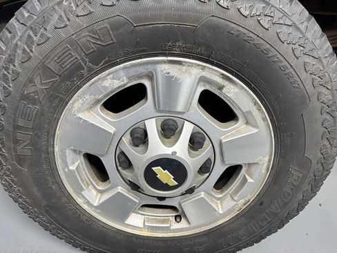 Used 2011 Chevrolet Silverado 2500 LT w/ Interior Plus Package RWD image 6