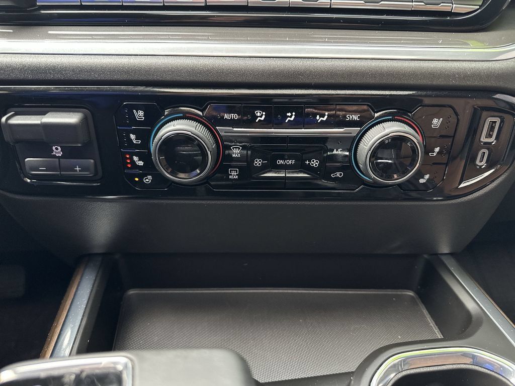 Used 2025 Chevrolet Silverado 1500 High Country AWD/4WD image 29