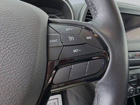 Used 2019 Jeep Cherokee Latitude Plus image 12