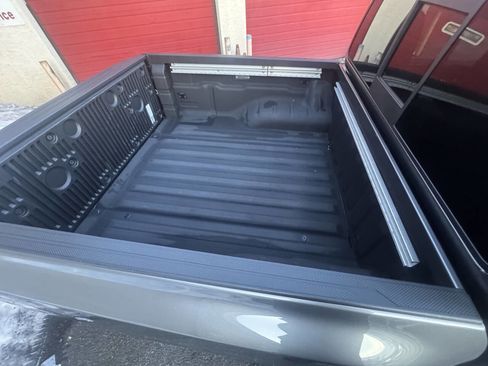 Used 2022 Nissan Frontier SV image 9