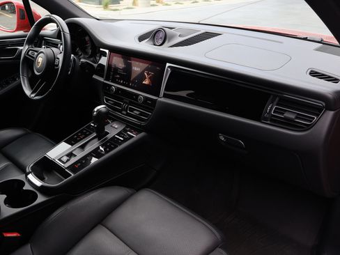 Used 2022 Porsche Macan AWD/4WD image 32
