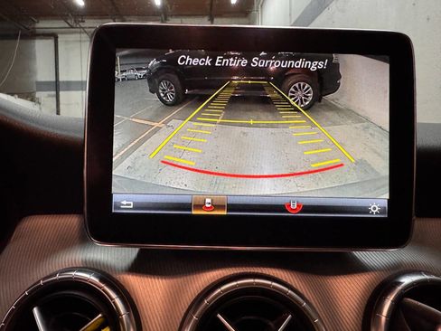 Used 2015 Mercedes-Benz CLA 250 image 21