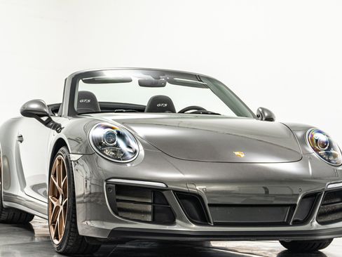 Used 2019 Porsche 911 Cabriolet image 3
