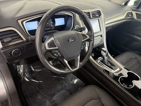 Used 2016 Ford Fusion SE w/ Equipment Group 202A FWD image 17