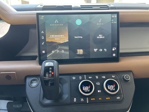 Used 2025 Land Rover Defender 110 S image 12