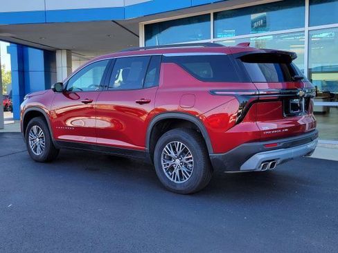 Used 2026 Chevrolet Traverse LT w/ Driver Confidence Package AWD/4WD image 4