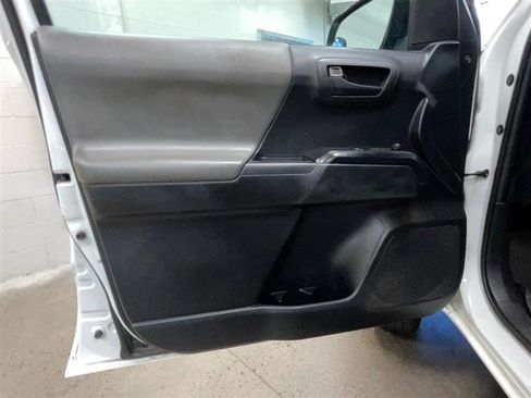 Used 2019 Toyota Tacoma SR image 11