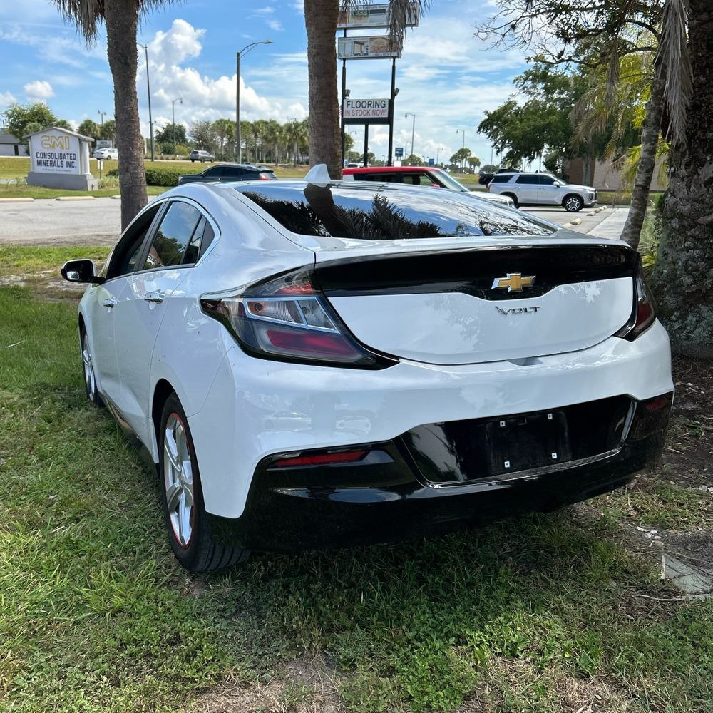 Used 2017 Chevrolet Volt LT FWD image 4