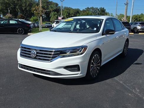 Used 2022 Volkswagen Passat 2.0T FWD image 2