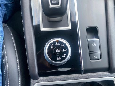 Used 2024 Mitsubishi Outlander AWD image 20