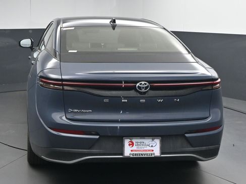 Certified 2025 Toyota Crown XLE image 7
