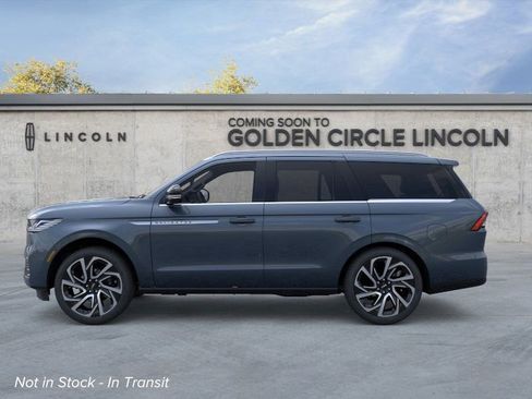 New 2026 Lincoln Navigator Reserve image 4
