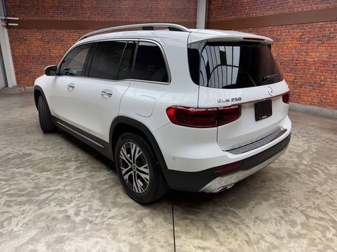 New 2025 Mercedes-Benz GLB 250 4MATIC image 3