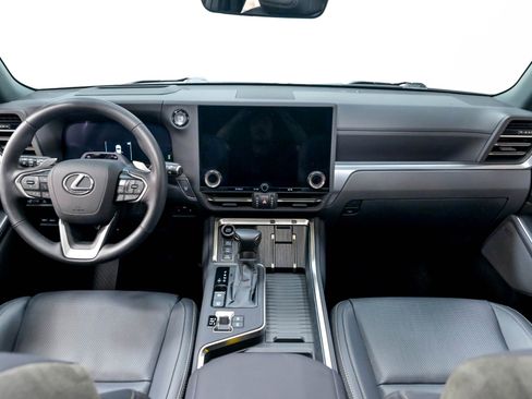 Used 2025 Lexus GX 550 AWD/4WD image 13