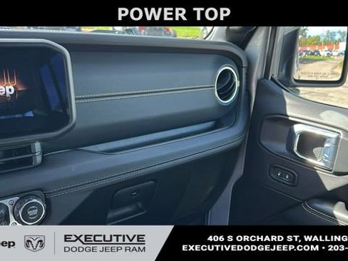 Used 2024 Jeep Wrangler Unlimited Sahara w/ Technology Group AWD/4WD image 21