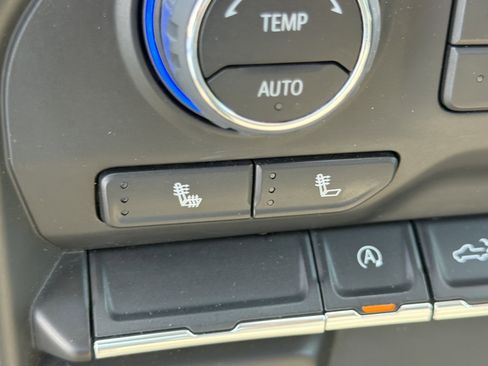 Used 2022 Chevrolet Silverado 1500 LT AWD/4WD image 29