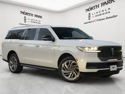 New 2026 Lincoln Navigator L Premier AWD/4WD image 1