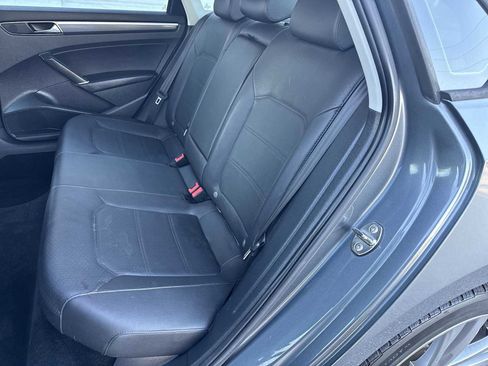 Used 2018 Volkswagen Passat 2.0T R-Line image 18