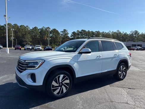 Used 2025 Volkswagen Atlas SE image 7